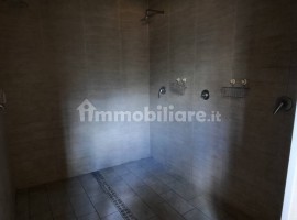 Vendita Appartamento in villa in via Clemente Rebora 20 Firenze. Da ristrutturare, posto auto, risca