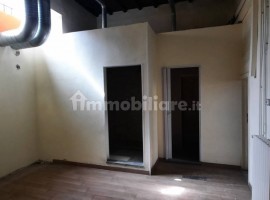 Vendita Appartamento in villa in via Clemente Rebora 20 Firenze. Da ristrutturare, posto auto, risca