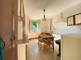 Vendita Appartamento Firenze. Trilocale in via San Lorenzino a Ripaltuzza 2A. Da ristrutturare, prim, Italia, Firenze