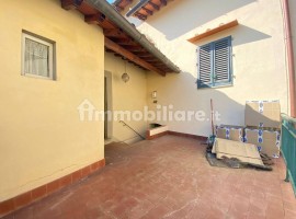 Vendita Appartamento Firenze. Trilocale in via San Lorenzino a Ripaltuzza 2A. Da ristrutturare, prim, Italia, Firenze