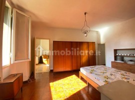 Vendita Appartamento Firenze. Trilocale in via San Lorenzino a Ripaltuzza 2A. Da ristrutturare, prim, Italia, Firenze