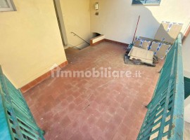 Vendita Appartamento Firenze. Trilocale in via San Lorenzino a Ripaltuzza 2A. Da ristrutturare, prim, Italia, Firenze