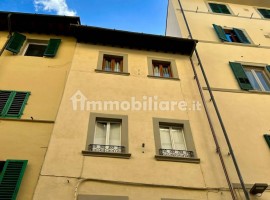 Vendita Appartamento Firenze. Bilocale in piazza dei Ciompi. Buono stato, piano terra, riscaldamento