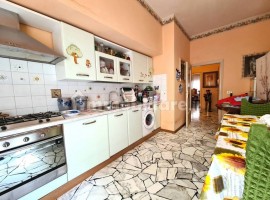 Vendita Appartamento Firenze. Quadrilocale in via Gaetano Pilati 17C. Buono stato, primo piano, con 