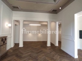 Vendita Appartamento Firenze. Bilocale in piazza dell'Indipendenza. Ottimo stato, primo piano, con t, Italia, Firenze