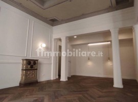 Vendita Appartamento Firenze. Bilocale in piazza dell'Indipendenza. Ottimo stato, primo piano, con t, Italia, Firenze