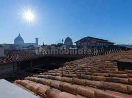 Vendita Appartamento Firenze. Bilocale in piazza del Mercato Centrale. Ottimo stato, su più livelli,, Italia, Firenze