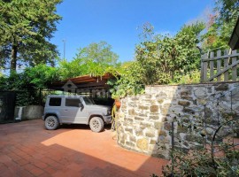 Vendita Terratetto unifamiliare in Strada Provinciale dei Bosconi Fiesole. Buono stato, posto auto, 