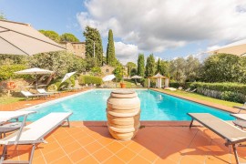 Agriturismo 'Borgo Dolci Colline Spa Querce' con piscina in comune, Wi-Fi e aria condizionata Agritu