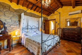 Agriturismo 'Borgo Dolci Colline Spa Querce' con piscina in comune, Wi-Fi e aria condizionata Agritu