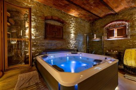 Agriturismo 'Borgo Dolci Colline Spa Querce' con piscina in comune, Wi-Fi e aria condizionata Agritu