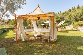 Agriturismo 'Borgo Dolci Colline Spa Querce' con piscina in comune, Wi-Fi e aria condizionata Agritu