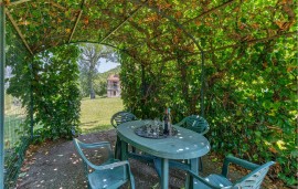 Rifugio sereno con piscina e giardino Rifugio sereno con piscina e giardino