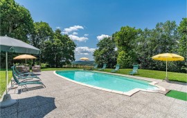 Rifugio sereno con piscina e giardino Rifugio sereno con piscina e giardino