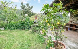 Appartamento con giardino al piano terra e parcheggio - 2 km da La Lama Appartamento con giardino al