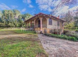 Vendita Villa unifamiliare in via della Casina Arezzo. Da ristrutturare, posto auto, con terrazza, r