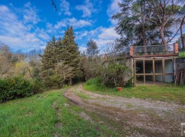 Vendita Villa unifamiliare in via della Casina Arezzo. Da ristrutturare, posto auto, con terrazza, r