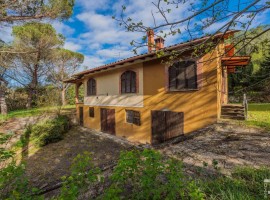 Vendita Villa unifamiliare in via della Casina Arezzo. Da ristrutturare, posto auto, con terrazza, r