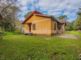 Vendita Villa unifamiliare in via della Casina Arezzo. Da ristrutturare, posto auto, con terrazza, r