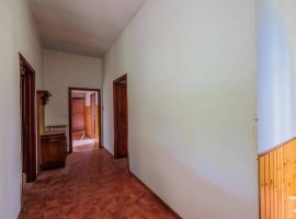 Vendita Villa unifamiliare in via della Casina Arezzo. Da ristrutturare, posto auto, con terrazza, r