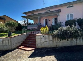 Vendita Villa unifamiliare in Località Frassineto Arezzo. Buono stato, posto auto, con balcone, risc