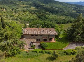 Vendita Villa unifamiliare in via Guido Tarlati Arezzo. Buono stato, posto auto, con terrazza, risca