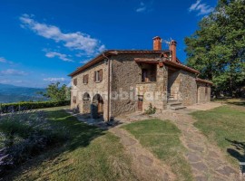 Vendita Rustico in Località Puliciano Arezzo. Ottimo stato, posto auto, 450 m², rif. 113194637 Vendi