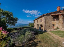 Vendita Rustico in Località Puliciano Arezzo. Ottimo stato, posto auto, 450 m², rif. 113194637 Vendi