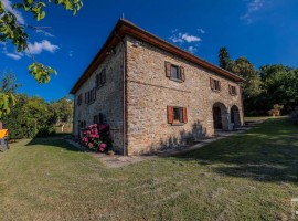 Vendita Rustico in Località Puliciano Arezzo. Ottimo stato, posto auto, 450 m², rif. 113194637 Vendi