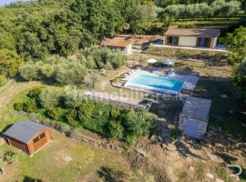 Vendita Rustico in Località Puliciano Arezzo. Ottimo stato, posto auto, 450 m², rif. 113194637 Vendi