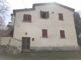 Vendita Casa colonica in Località San Firenze Arezzo. Da ristrutturare, posto auto, 400 m², rif. 728