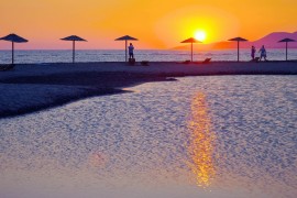 Casa dingola Nafija, imersa nel verde, giardino privato, 500 metri dalla spiaggia 