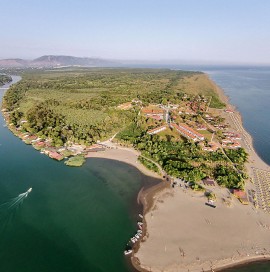 Casa dingola Nafija, imersa nel verde, giardino privato, 500 metri dalla spiaggia 