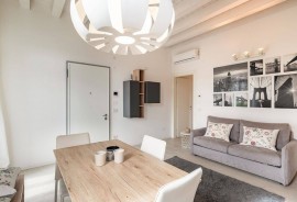 Elegant Apt W/ Parking &1 min walk from Tram stop!, Italy, Padova, Provincia Di Padova