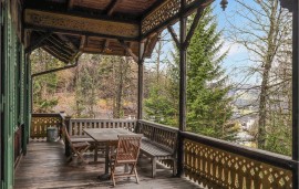 Appartamento con vista sulle montagne, parcheggio e terrazza