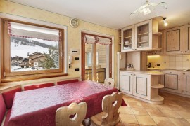 Appartamento Blu Casa Maurizio con vista montagne, Wi-Fi e giardino, Italia