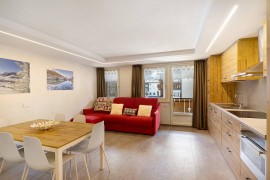 Appartamento 'Appartamento Rosso' con vista sulle montagne, balcone e Wi-Fi, Italia