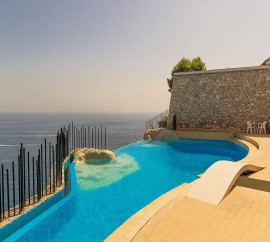 Ritiro sulla spiaggia: 120mq con parcheggio, WiFi, A/C, piscina e balcone