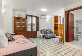 Roomy Central Apartment in the Heart of Taormina