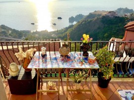 Appartamento spazioso a Taormina con vista mare e balconi, Italy, Mazzarò, Taormina