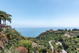 Taormina Panoramic Apartment w/ Parking