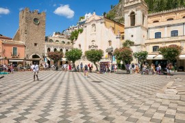 Casa vacanze 'Carly Taormina' con terrazza condivisa e Wi-Fi