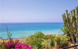 Appartamento con vista sulla costa, parcheggio e giardino