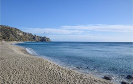 Appartamento con vista sulla costa, parcheggio e giardino