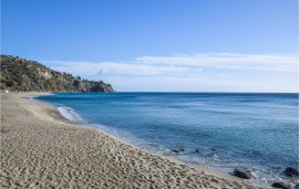 Appartamento vista mare con parcheggio e giardino