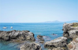 Accogliente appartamento con AC, giardino e parcheggio vicino alla spiaggia, Italia, Locri, Costa Ionica Calabria