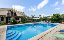 Cozy Apt with AC, Pool & Parking near Spiaggia di Punta Secca, Italy, Kaukana, Santa Croce Camerina