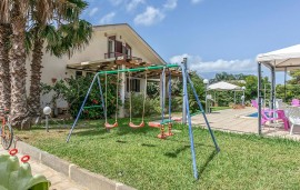 Cozy Apt with AC, Pool & Parking near Spiaggia di Punta Secca, Italia, Kaukana, Santa Croce Camerina