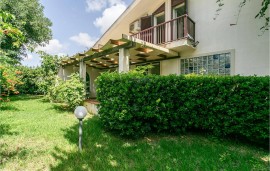 Cozy Apt with AC, Pool & Parking near Spiaggia di Punta Secca, Italy, Kaukana, Santa Croce Camerina