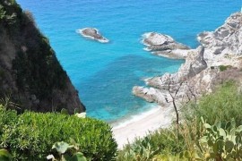 Villino Ponza, con accesso alla spiaggia e piscina condivisa, Italia, Faro Capo Vaticano, Provincia di Vibo Valentia